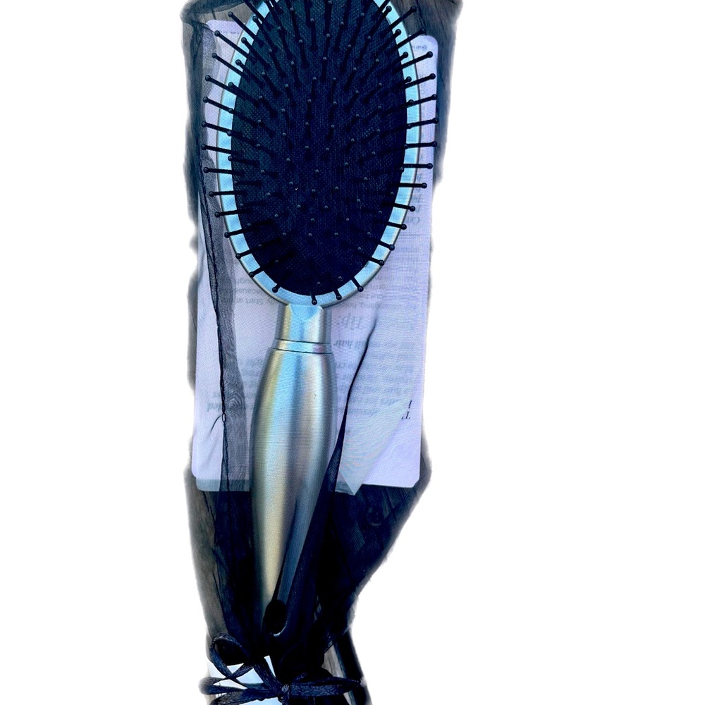 NWT Hair brush, brand new Aria!